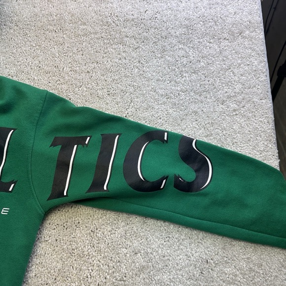 Boston Celtics Hoodie Spellout Graphic Size Medium (21x26) NBA - Picture 3 of 8